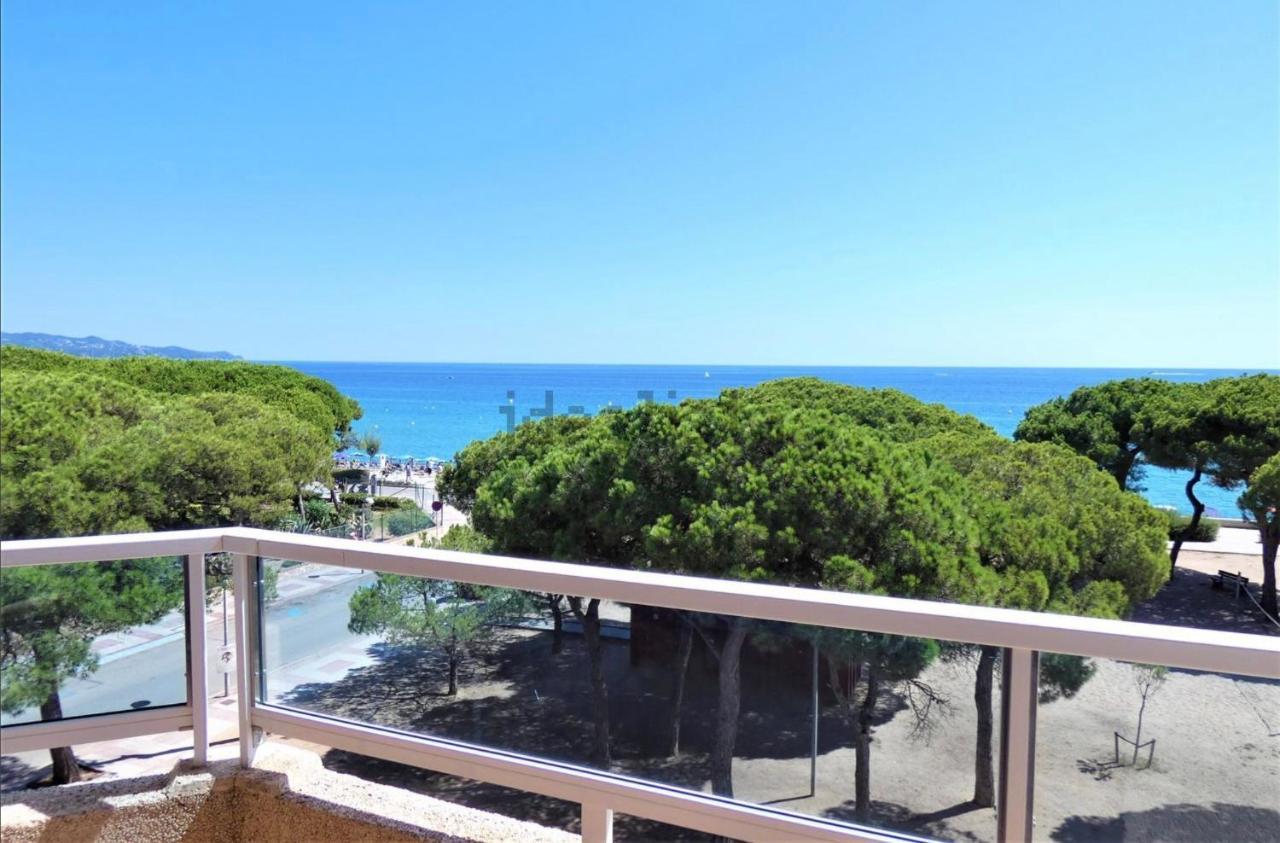 Apartment Direkt Am Strand Бланес Екстериор снимка