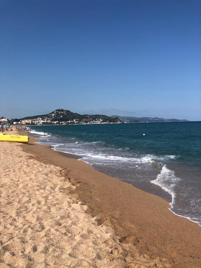 Apartment Direkt Am Strand Бланес Екстериор снимка