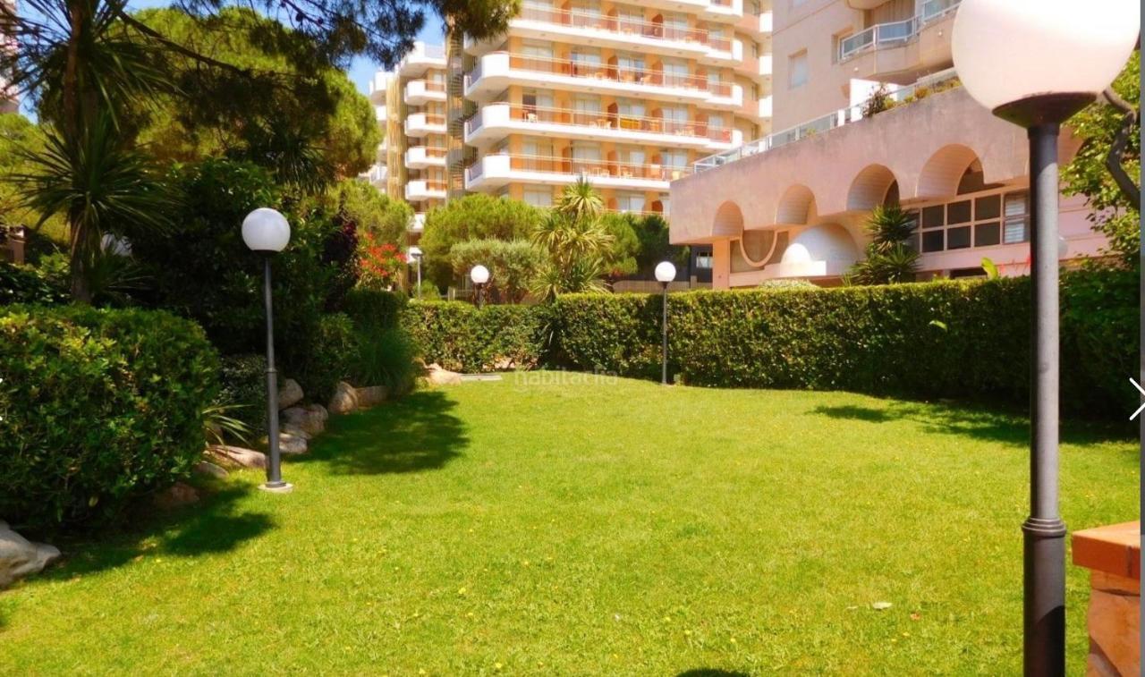 Apartment Direkt Am Strand Бланес Екстериор снимка