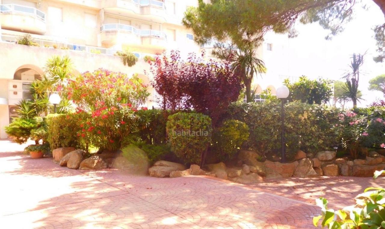 Apartment Direkt Am Strand Бланес Екстериор снимка