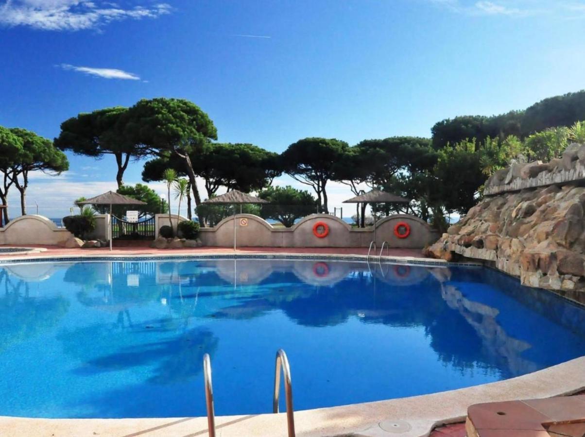 Apartment Direkt Am Strand Бланес Екстериор снимка