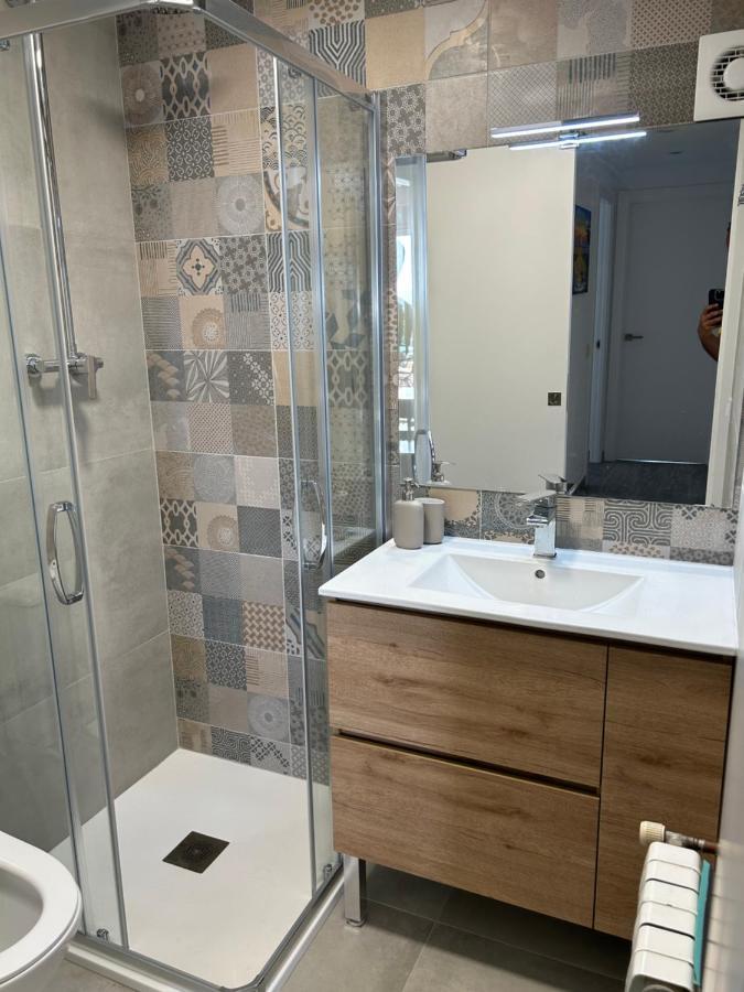 Apartment Direkt Am Strand Бланес Екстериор снимка