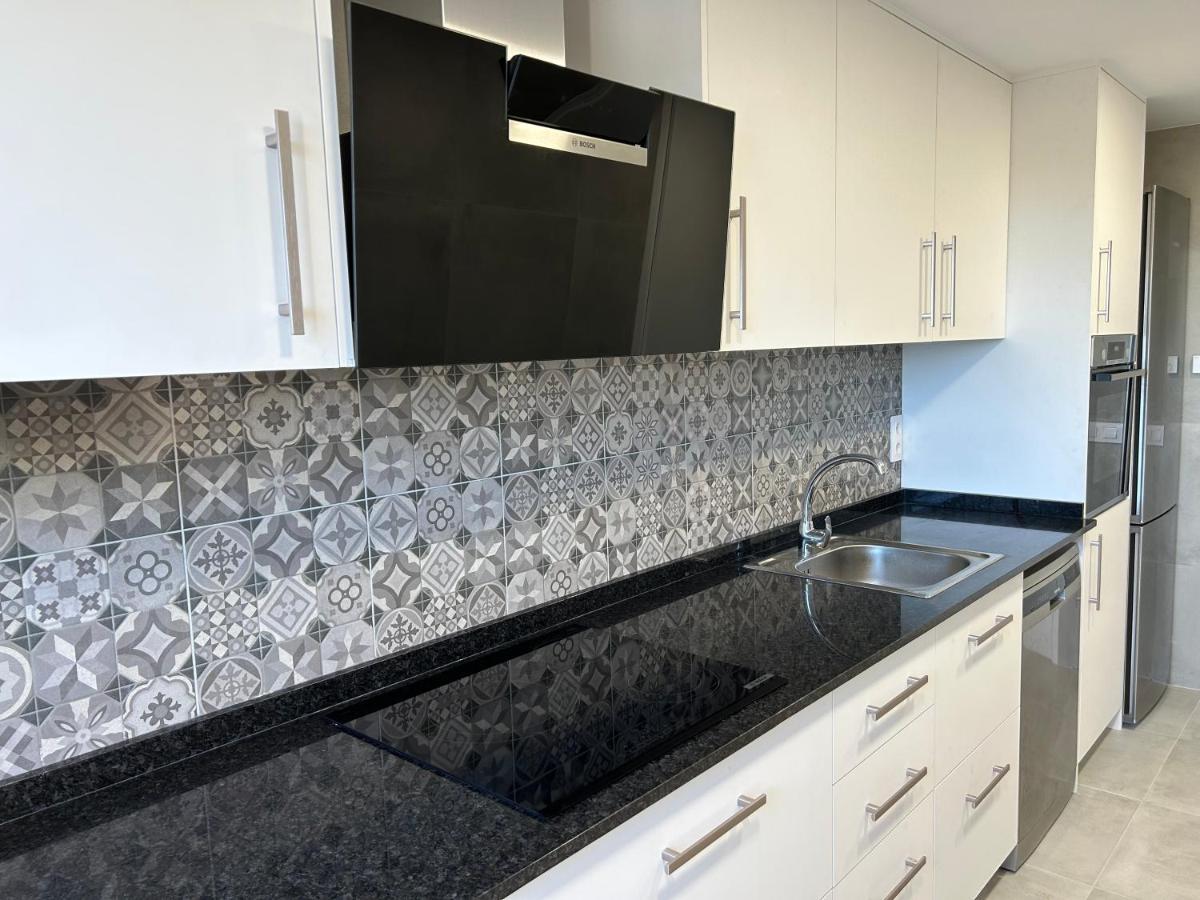 Apartment Direkt Am Strand Бланес Екстериор снимка