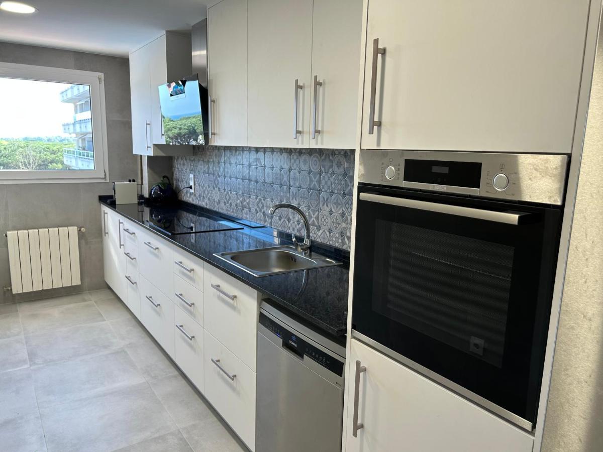 Apartment Direkt Am Strand Бланес Екстериор снимка
